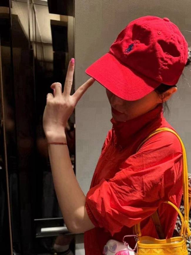 这竟然是41岁的唐嫣！身材窈窕宛如活力“女大”